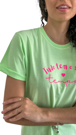 T-Shirt Premium Verde Neon Tudo Tem Seu Tempo