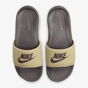 Chinelo Slide Nike Victori Marrom e Bege