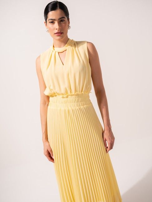 Vestido plissado sale amarelo