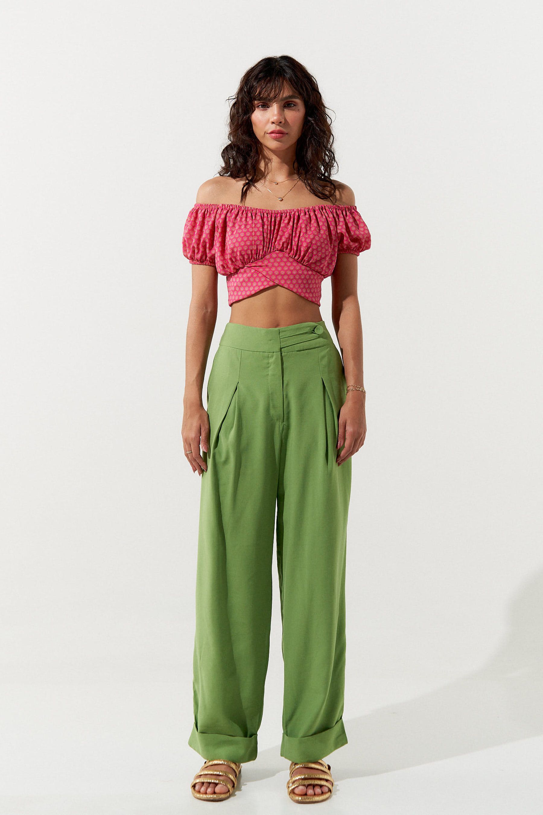 Calça carrot reta modern verde