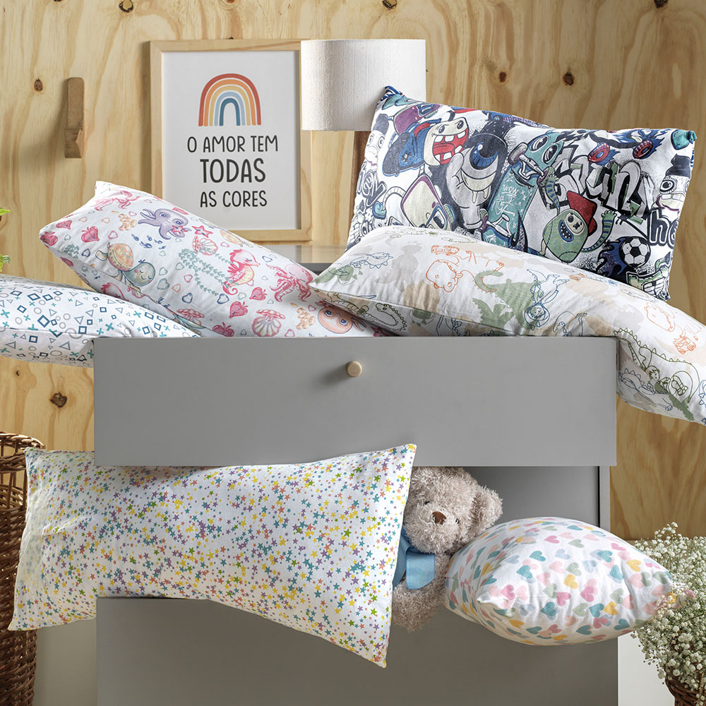 Kit Body Pillow com Fronha Altenburg Mundo Kids Malha Fio Penteado