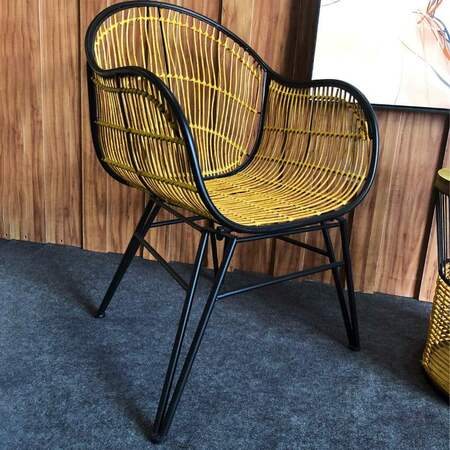 Cadeira em Madeira Natural e Metal Elegante