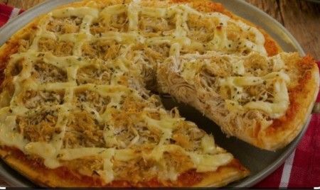 FRANGO COM CATUPIRY (FRANGO, CATUPIRY, MUSSARELA, PIMENTÃO, PROVOLONE).