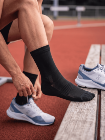 MEIA CANO LONGO RUNNER ENDURANCE SPORTWEAR- UNISSEX - PRETA