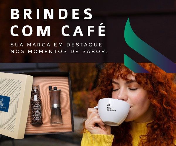 Brinde Kit Café Com Moedor e Uma Mulher Tomando Café em Xícara Personalizada